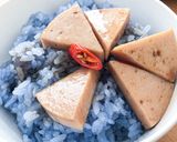 Hình bước làm 3 của món Xôi đậu biếc chả lụa bằng nồi cơm điện