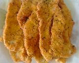 Foto del paso 3 de la receta: Filetes de pollo empanados con patatas al horno