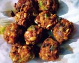 A picture of step 2 of Murmura Pakoda Chilli.