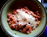 Foto del paso 1 de la receta: Mini pelotillas de carne de pollo en salsa de tomate 🍅🐔