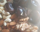A picture of step 1 of Dry Fruit Milkshake.