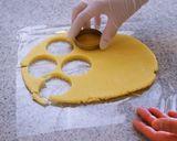 A picture of step 5 of Cottage Cheese Shortbread Sandwich Cookies.