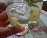 A picture of step 2 of Mint, lemon and ginger infused water.