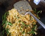 Foto langkah ke 4 dari resep Mie goreng buncis.