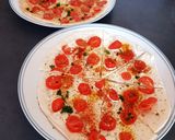 Une image de l'étape 2 de Wraps apéritifs fromage ail et fines herbes et sauce poivre tomates 🍅.