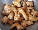 Hình bước làm 2 của món Cánh Gà nướng Mật ong 🍯