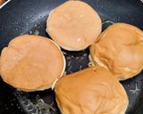 Foto langkah ke 5 dari resep Burger dengan patty homemade.