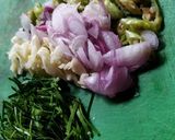 Foto langkah ke 2 dari resep Tumis tempe busuk pedas daun jeruk.