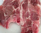 Foto del paso 2 de la receta: Chuletas de aguja de cerdo en salsa al Pedro Ximénez