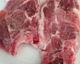 Foto del paso 2 de la receta: Chuletas de aguja de cerdo en salsa al Pedro Ximénez