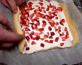 Foto del paso 7 de la receta Brazo de gitano de chocolate y fresas