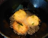 A picture of step 4 of Urad Dal Vada.