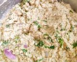 A picture of step 3 of Green moong dal pakoda.