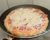 Foto langkah ke 6 dari resep Pizza teflon sederhana.