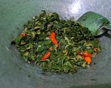 Foto langkah ke 3 dari resep Tumis Daun Singkong Rebon.
