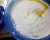 A picture of step 1 of Fluffy doughnut.