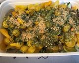 Une image de l'étape 4 de Courgette et champignons aux tomates poires et piments verts.