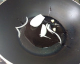 Foto del paso 3 de la receta: Costillitas de cerdo en chile negro