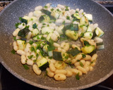 Foto del paso 4 de la receta: Salteado de alubias y calabacín