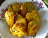 Foto langkah ke 6 dari resep Bakwan/pelas jagung daun jeruk.