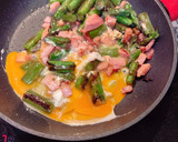 Foto del paso 5 de la receta: Espárragos verdes con salsa