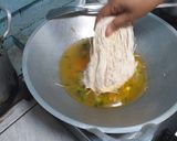 Foto langkah ke 4 dari resep Misoa Udang Goreng.