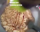 Foto langkah ke 6 dari resep Indomie Goreng Nyemek.