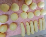Hình bước làm 3 của món Bánh trung thu ngàn lớp nhân mochi chà bông trứng muối