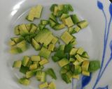 Foto del paso 5 de la receta: Ensalada de canónigos, anguriñas, aguacate y tomate