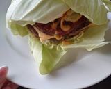 صورة لخطوة 2 من وصفة همبرغر بالملفوف 🍔