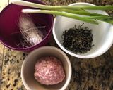 A picture of step 1 of Stir-Fried Loofah.