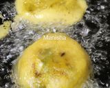 A picture of step 2 of Cheese Stuffed Vada Pav Burger.