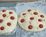 عکس مرحله 4 از دستور نان گوجه‌فرنگی و رزماری