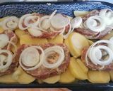Hagymás tepsis tarja velesült krumplival recept fázis 2 fotója