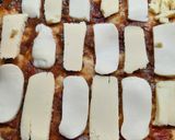 Foto del paso 3 de la receta: Pizza con ajíes y morrones en vinagre
