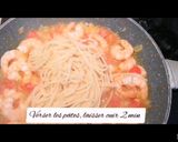 Une image de l'étape 7 de Spaghettis Scampis à la crème de pesto courgettes et tomates 🇮.