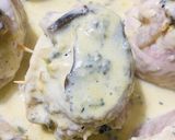 Foto del paso 9 de la receta: FILET DE 🐟MERLUZA🐟 (relleno) ARROLLADO Y CUBIERTO CON SALSA CREMA DE QUESO ROQUEFORT🧀🐟