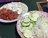 Foto del paso 1 de la receta: Pizza de calabacín, cebolla y quesos