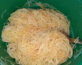 Foto langkah ke 2 dari resep Bihun goreng.