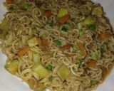 A picture of step 3 of Vegetable indomie.