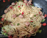 Foto del paso 4 de la receta: Espaguetis con butifarra y pimientos en 23 minutos