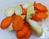 Foto langkah ke 2 dari resep Capcay Ayam Sederhana.