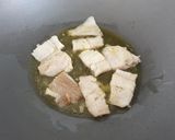 Foto del paso 1 de la receta Merluza con verduras al wok y huevo flor