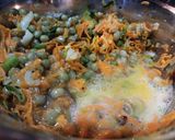 Foto del paso 2 de la receta: Tortilla de vegetales y arvejas
