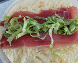 Foto del paso 3 de la receta: Rollitos de tortilla de queso y jamón