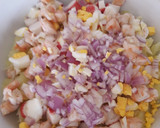 Foto del paso 4 de la receta: Ensaladilla de langostinos y surimi