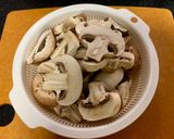 牛油蒜蓉炒蘑菇的食譜步驟2照片