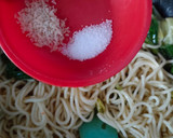 Foto langkah ke 4 dari resep Mie Kluntung Cemek Surabaya.