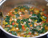 Foto del paso 5 de la receta: Potaje de alubias con bacalao desmigado y espinacas