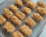 Foto langkah ke 8 dari resep Nugget Crumble Ayam Wortel.